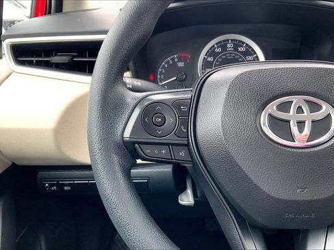 Used 2021 Toyota Corolla LE image 24