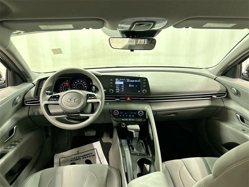 Used 2023 Hyundai Elantra SEL image 18