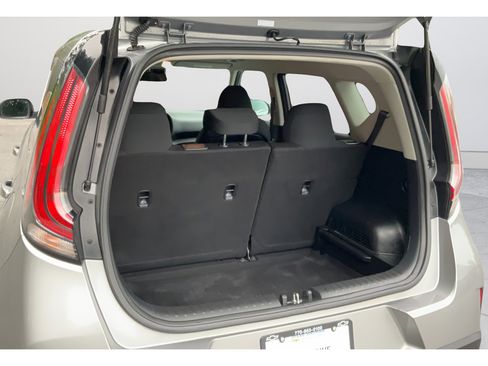 Used 2024 Kia Soul LX w/ Option Group 015 FWD image 19