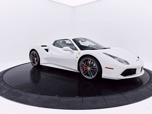 Used 2019 Ferrari 488 Spider RWD image 18