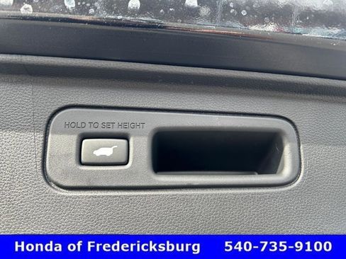 Certified 2025 Honda Pilot Black Edition image 14