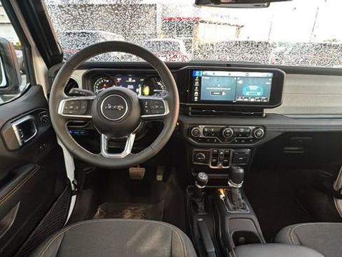 Used 2025 Jeep Wrangler Unlimited Sahara w/ Safety Group AWD/4WD image 8