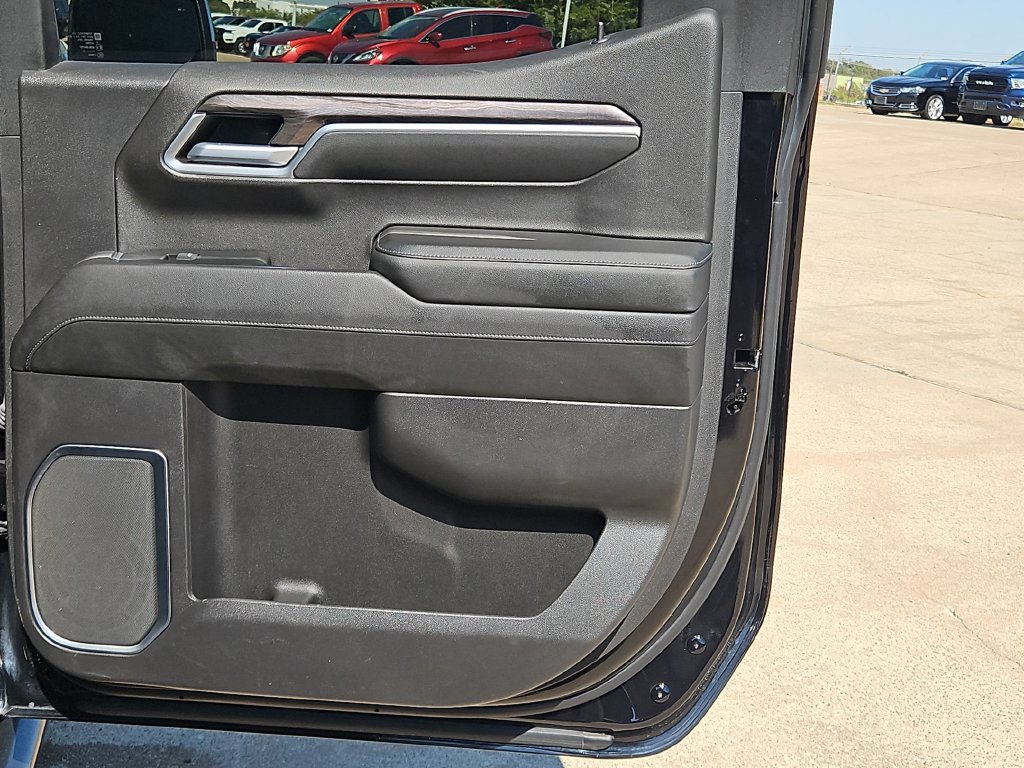 Used 2022 Chevrolet Silverado 1500 LTZ w/ LTZ Convenience Package II AWD/4WD image 28