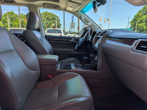 Used 2016 Lexus GX 460 Luxury w/ Preferred Accessory Package AWD/4WD image 24