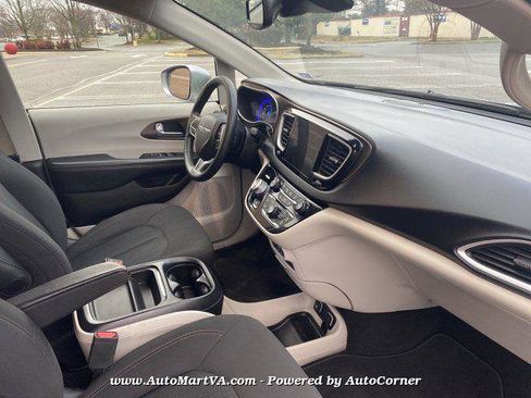 Used 2019 Chrysler Pacifica Touring Plus w/ Advanced Safetytec Group image 12