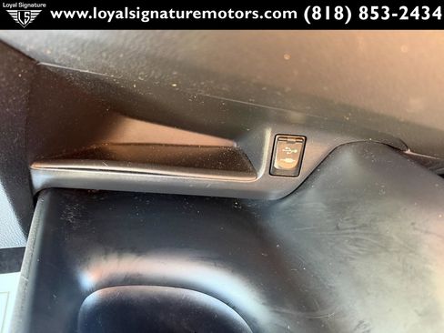 Used 2018 Toyota C-HR XLE FWD image 23