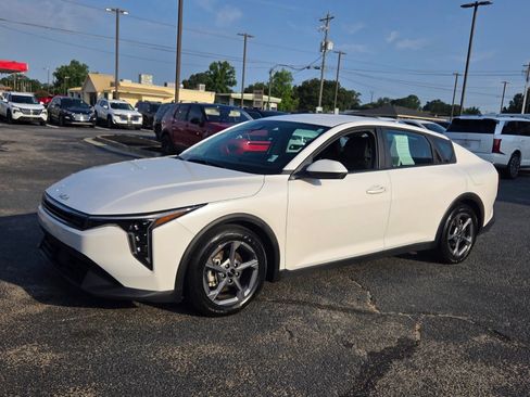 Used 2025 Kia K4 FWD image 3