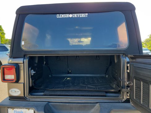 Used 2019 Jeep Wrangler Unlimited Sport S AWD/4WD image 7