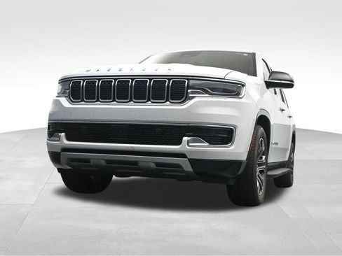 Used 2024 Jeep Wagoneer L Series II w/ Flexible Seating Group AWD/4WD image 9