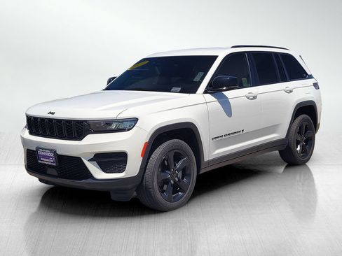 Used 2023 Jeep Grand Cherokee Altitude AWD/4WD image 8