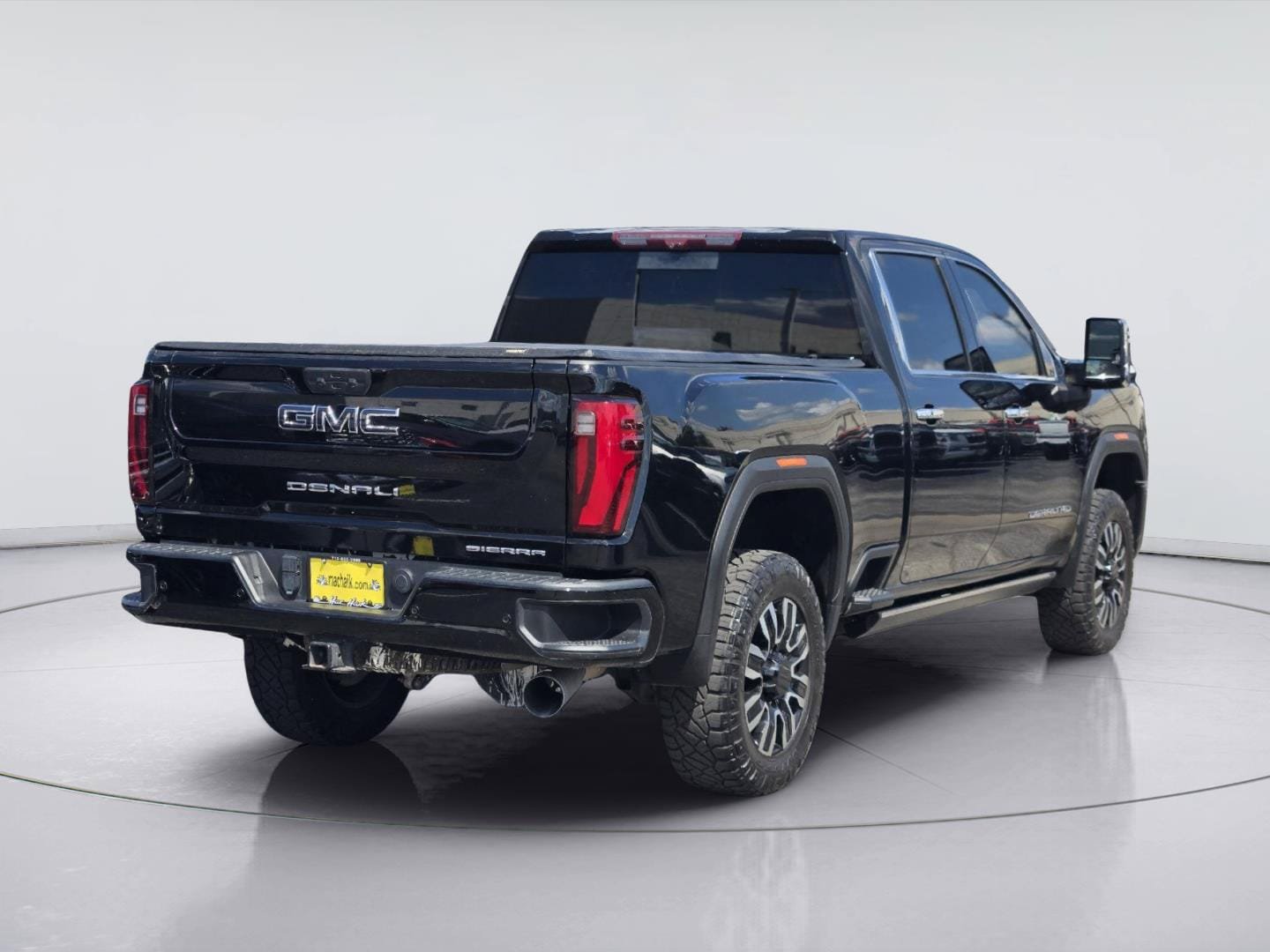 Used 2024 GMC Sierra 2500 Denali Ultimate w/ Max Trailering Package AWD/4WD image 8