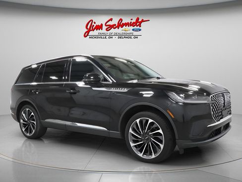 Used 2025 Lincoln Aviator Reserve w/ Equipment Group 201A AWD/4WD image 2