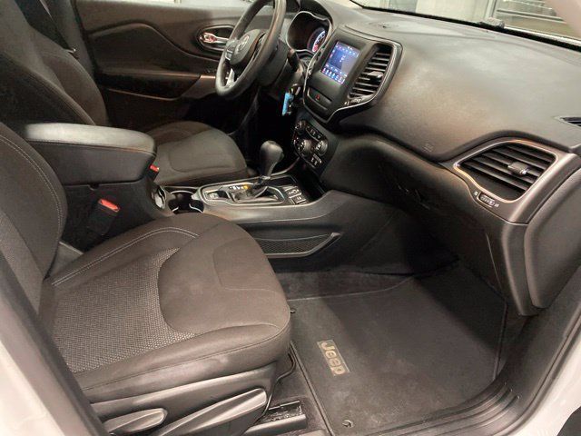 Used 2019 Jeep Cherokee Latitude FWD image 13
