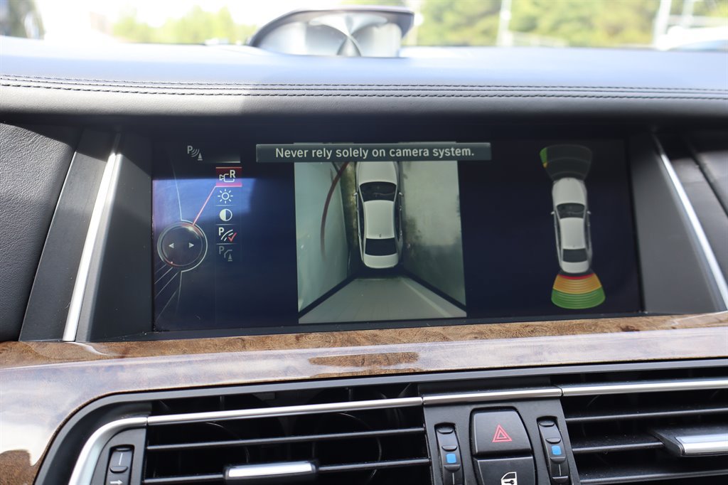 Used 2013 BMW 750i RWD image 28