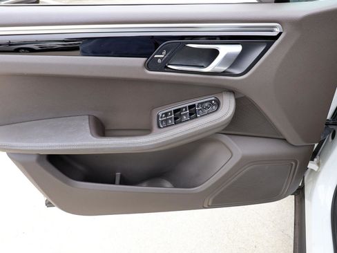 Used 2021 Porsche Macan image 36