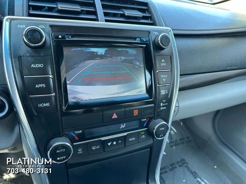 Used 2015 Toyota Camry XLE w/ Moonroof Package image 9
