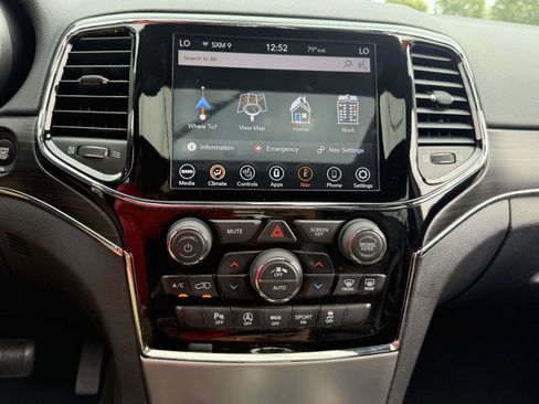 Used 2020 Jeep Grand Cherokee Limited AWD/4WD image 25