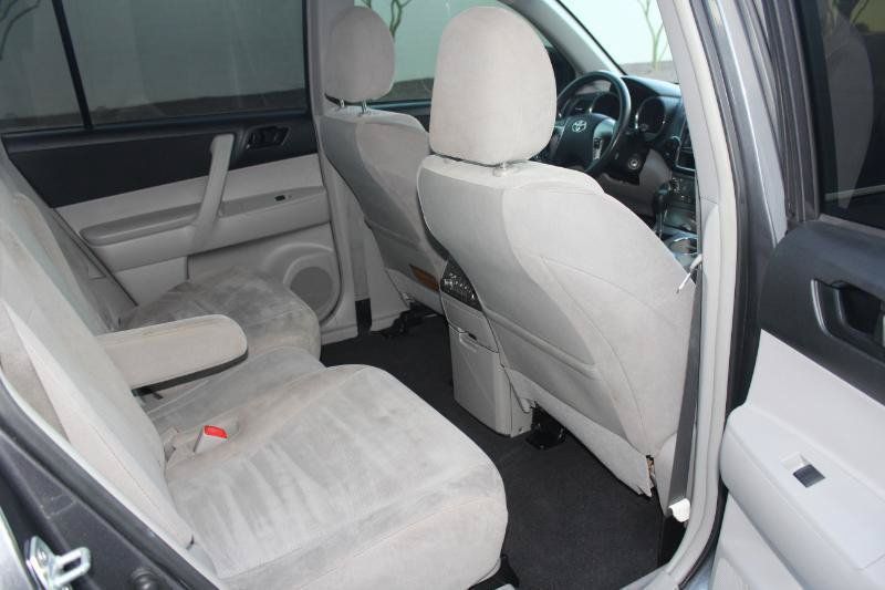 Used 2013 Toyota Highlander 4WD w/ Cold Weather Pkg image 15