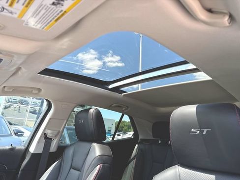 Used 2023 Buick Envision Essence w/ Technology Package I AWD/4WD image 19