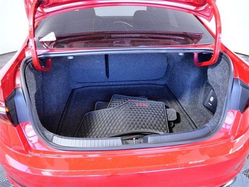 Used 2019 Volkswagen Jetta GLI image 9