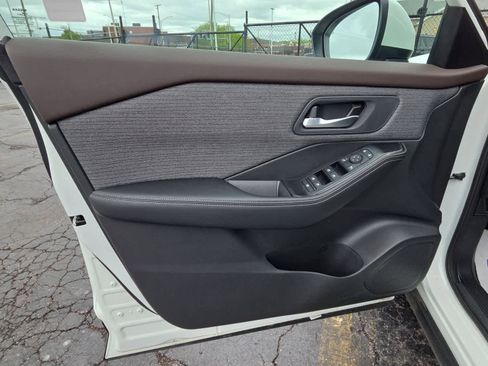 Used 2023 Nissan Rogue SV AWD/4WD image 18