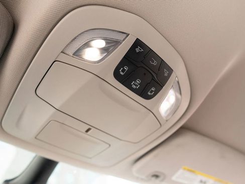 Used 2023 Chrysler Pacifica Touring-L FWD image 37