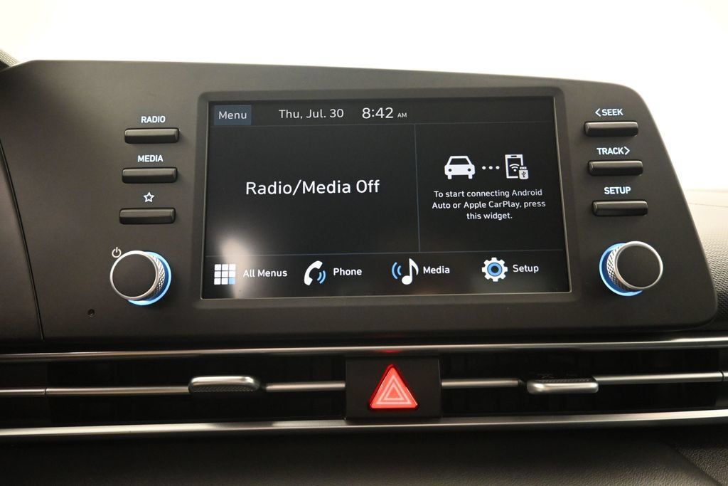 Used 2025 Hyundai Elantra SE FWD image 13