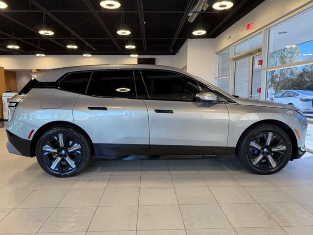 Used 2024 BMW iX xDrive50 w/ Sport Package AWD/4WD image 15