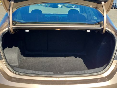 Used 2018 Chevrolet Malibu LT image 17