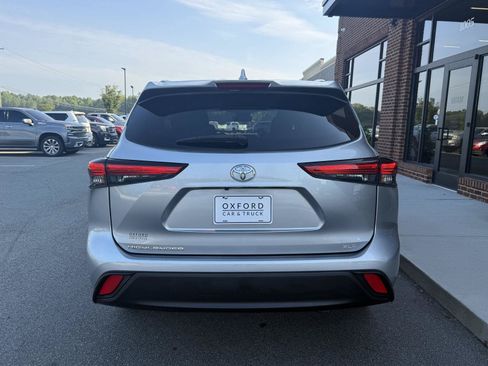 Used 2023 Toyota Highlander XLE FWD image 34