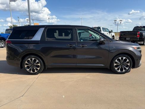Used 2024 Kia Carnival EX FWD image 6