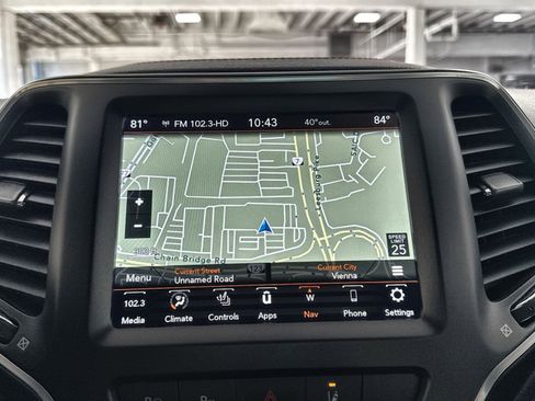 Used 2023 Jeep Cherokee Trailhawk w/ Sun & Sound Group image 20