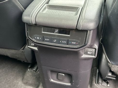 Used 2024 Toyota Grand Highlander AWD image 18