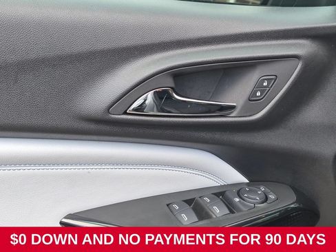Used 2025 Chevrolet Trax LT w/ LT Convenience Package FWD image 13
