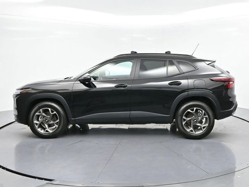 Used 2024 Chevrolet Trax LT w/ Sunroof Package FWD image 4