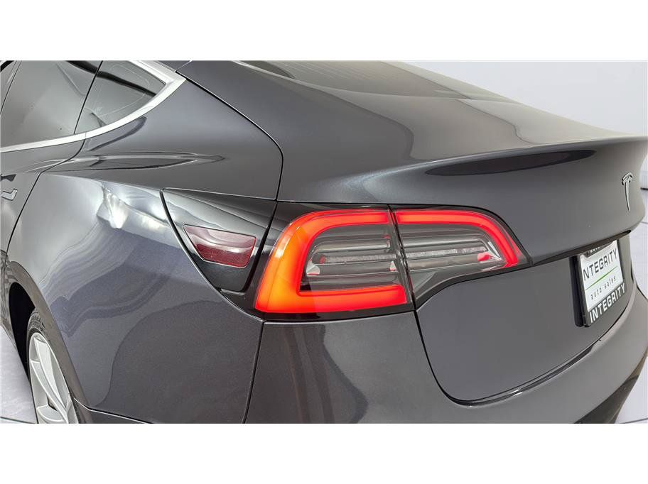 Used 2018 Tesla Model 3 Long Range RWD image 38
