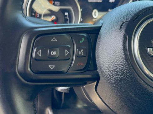 Used 2022 Jeep Gladiator Sport AWD/4WD image 19