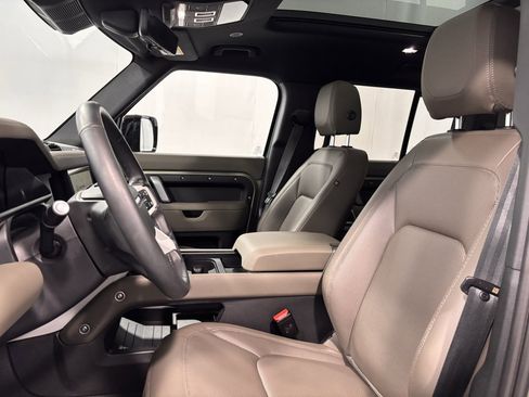 Used 2024 Land Rover Defender 110 X-Dynamic SE image 12