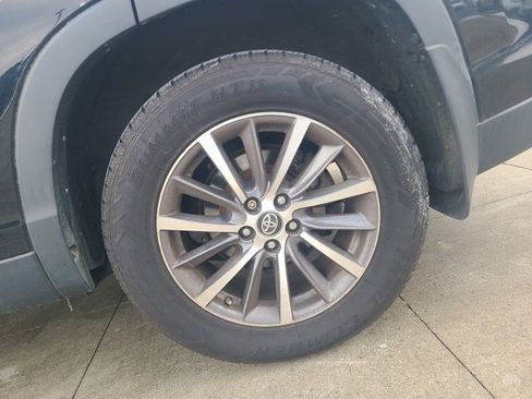 Used 2019 Toyota Highlander XLE image 11