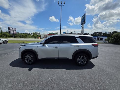 Used 2024 Nissan Pathfinder SV AWD/4WD image 3