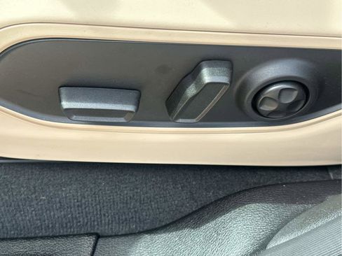 New 2025 Jeep Grand Cherokee Limited w/ Luxury Tech Group II image 33