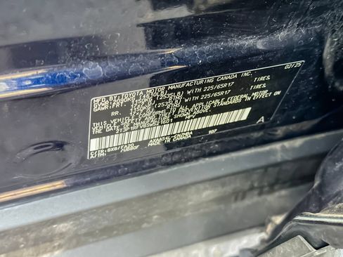 Used 2025 Toyota RAV4 XLE AWD/4WD image 27