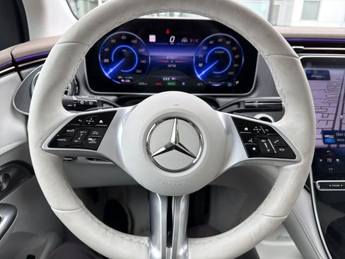 Certified 2025 Mercedes-Benz EQE 350+ 4MATIC SUV w/ Driver Assistance Package image 18