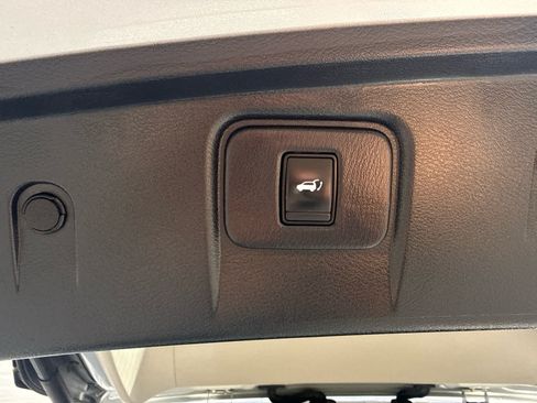 Used 2016 Nissan Murano SL w/ SL Technology Package AWD/4WD image 16