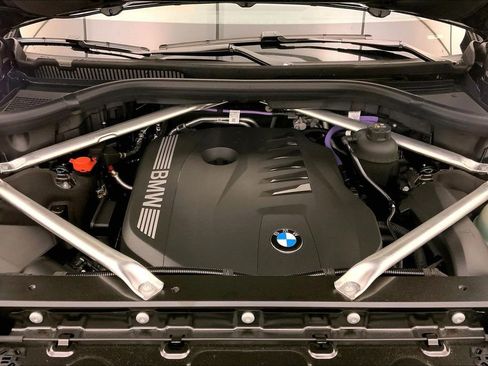 New 2026 BMW X7 xDrive40i w/ Premium Package image 8