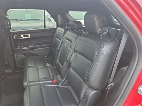 Used 2020 Ford Explorer XLT w/ Equipment Group 202A AWD/4WD image 9