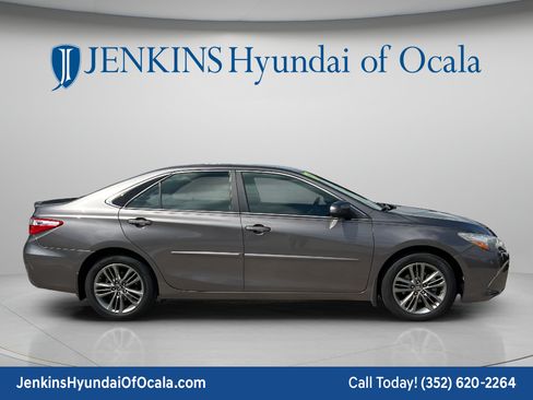 Used 2017 Toyota Camry SE FWD image 2