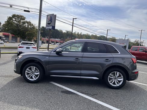 Certified 2023 Audi Q5 2.0T Premium w/ Convenience Package AWD/4WD image 4
