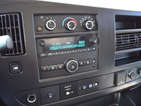 Used 2022 Chevrolet Express 3500 Extended w/ Driver Convenience Package RWD image 27