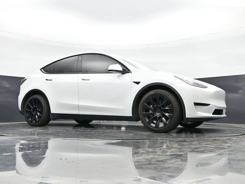 Used 2021 Tesla Model Y Long Range AWD/4WD image 39